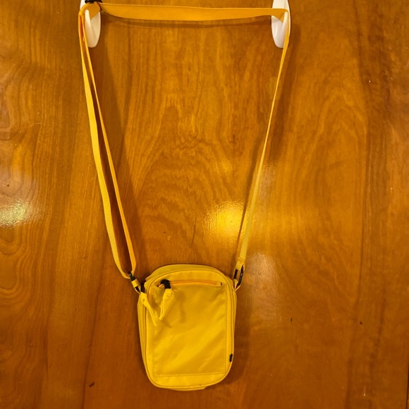 Urban Outfitter Vibrant Yellow Crossbody - Picture 3 of 4